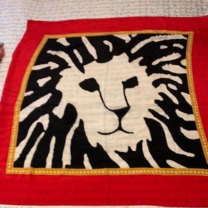 Anne Klein beautiful lion scarf